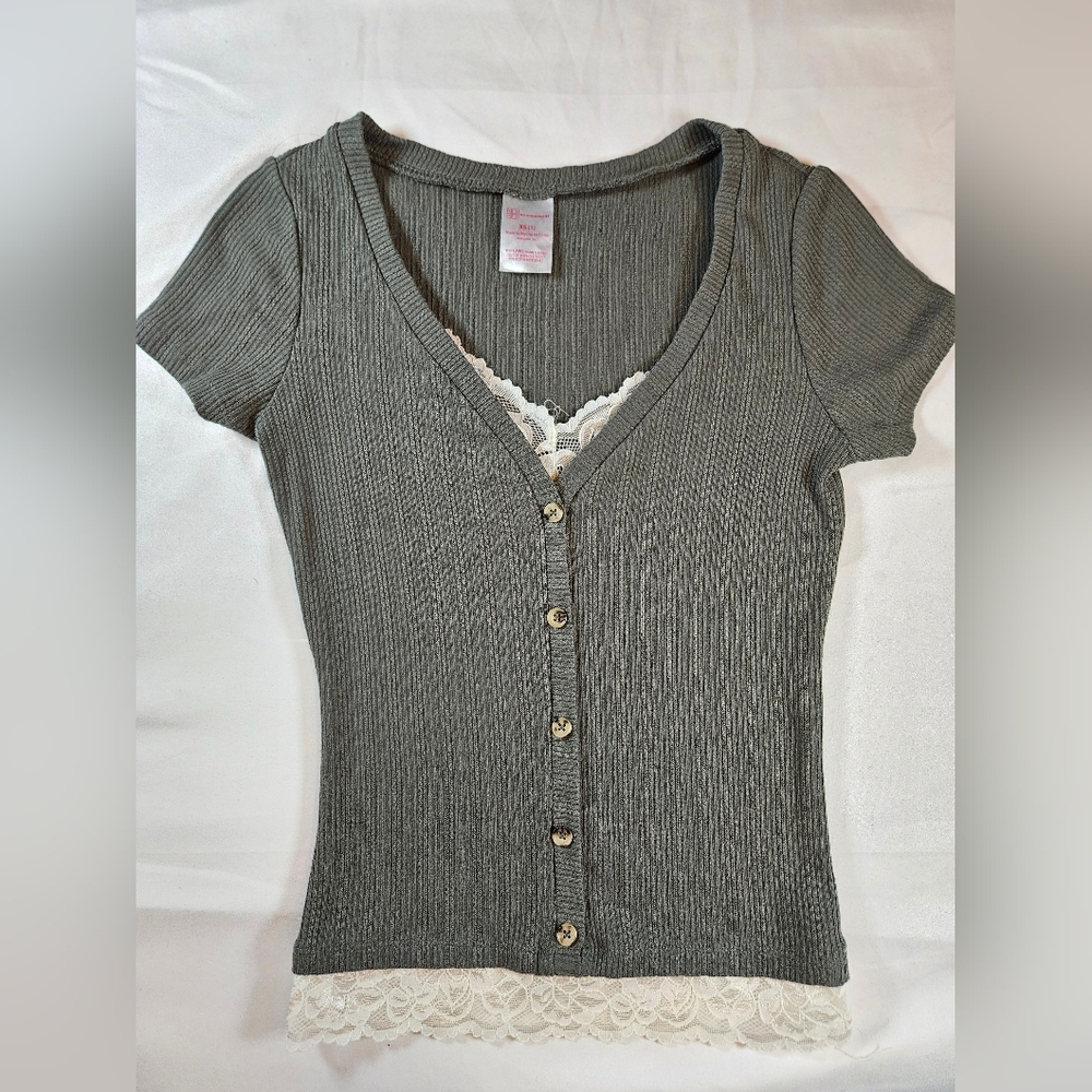 No Boundaries Juniors Green And White V-neck Pullover Short Sleeve Top Size XS